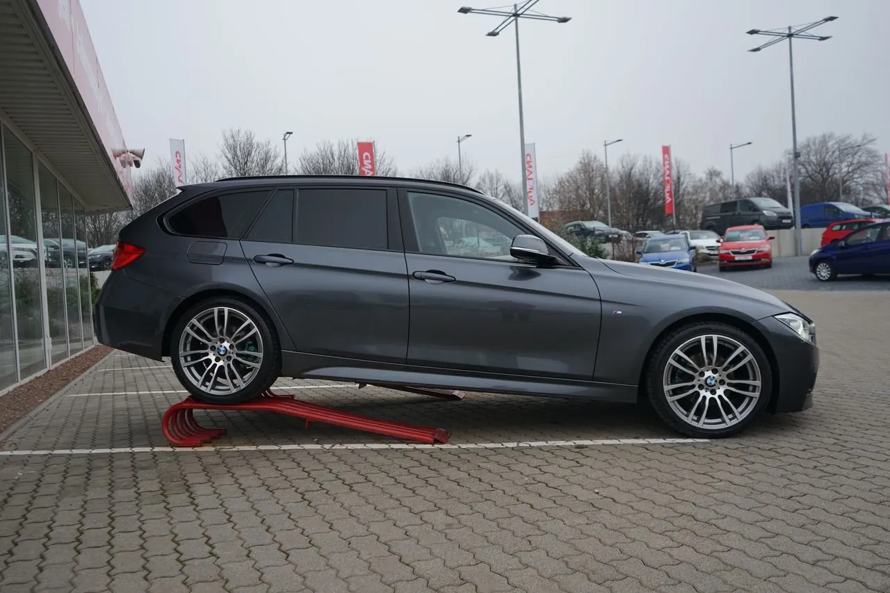 BMW 3er Reihe 320d xDrive Touring M...  Image 2